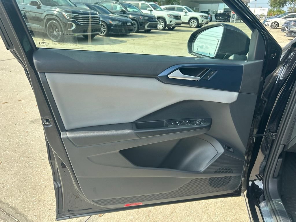 Certified 2023 Volkswagen Taos SE w/ Panoramic Sunroof Package FWD image 43