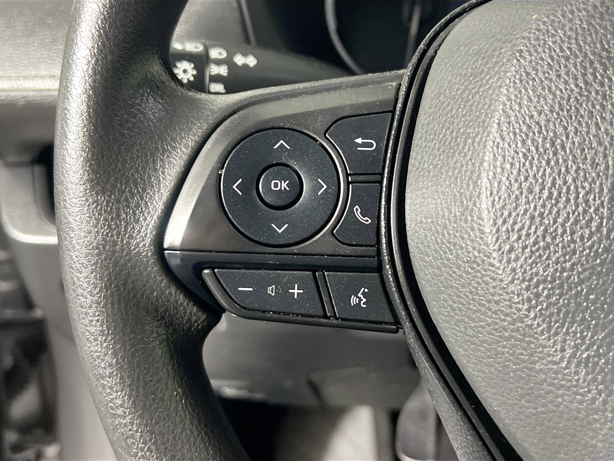 Used 2024 Toyota RAV4 LE FWD image 18