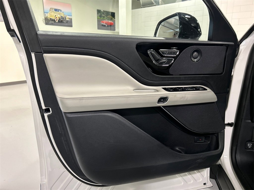 Used 2025 Lincoln Aviator Reserve w/ Illumination Package image 9