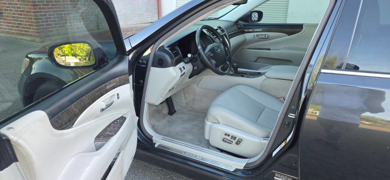 Used 2009 Lexus LS 460 RWD image 16