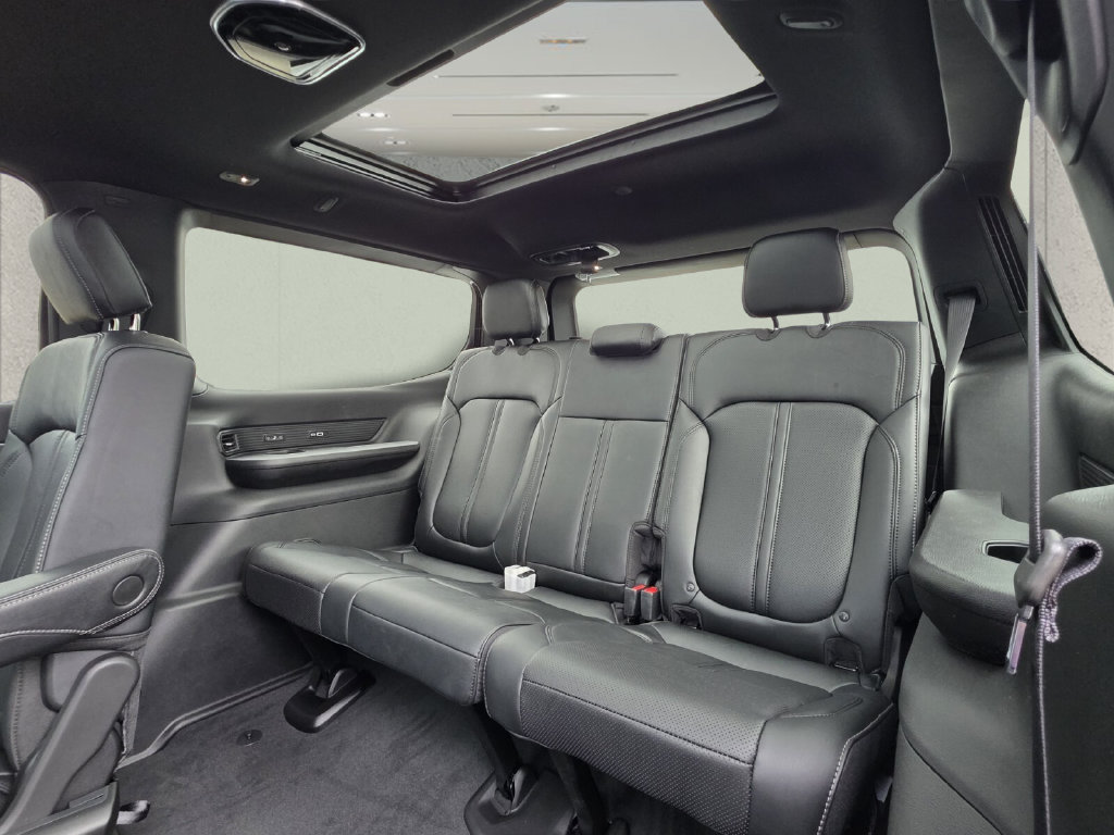 New 2026 Jeep Grand Wagoneer Limited AWD/4WD image 8