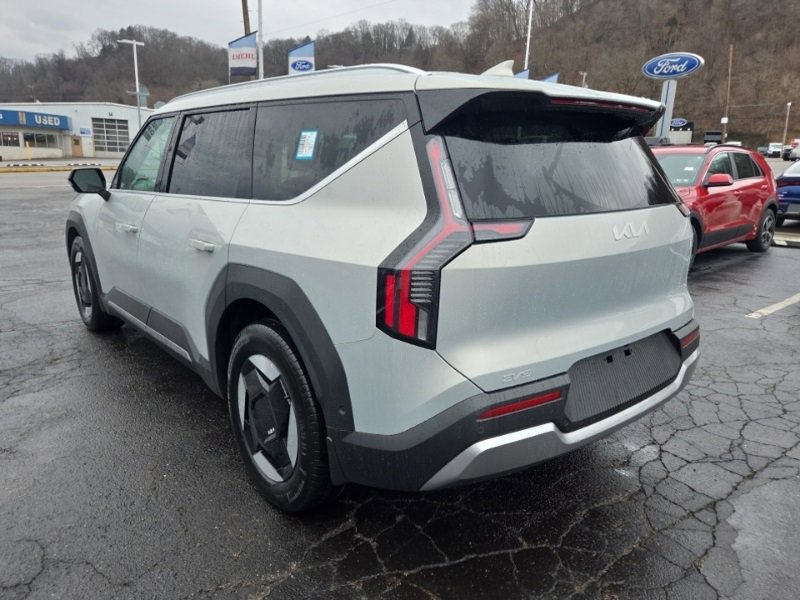 New 2026 Kia EV9 Wind image 5
