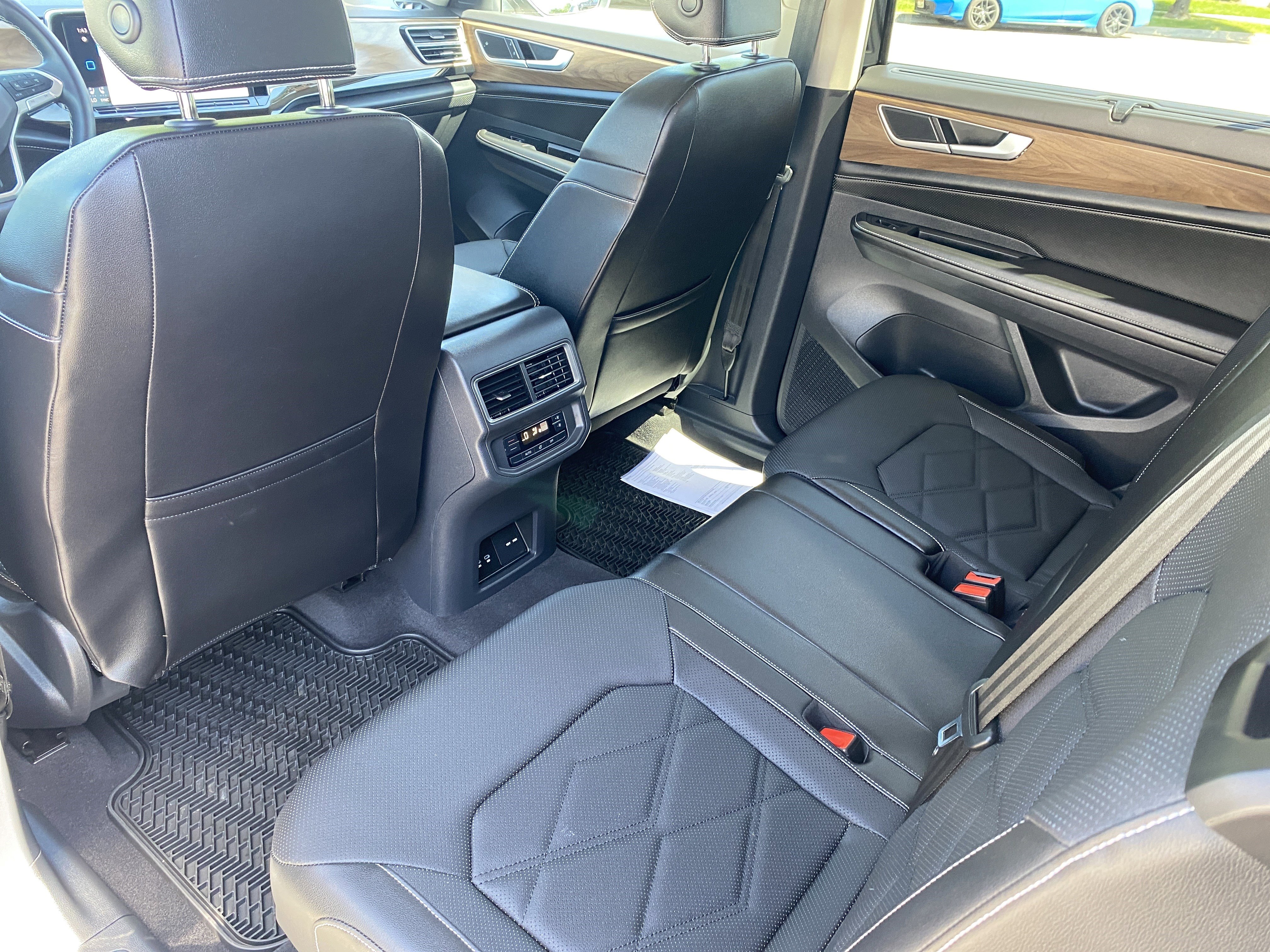 Used 2024 Volkswagen Atlas SE AWD/4WD image 20