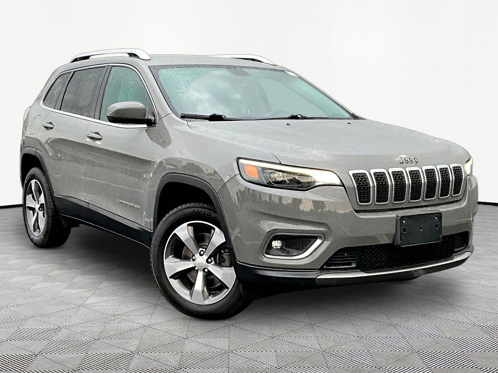 Used 2019 Jeep Cherokee Limited AWD/4WD image 3