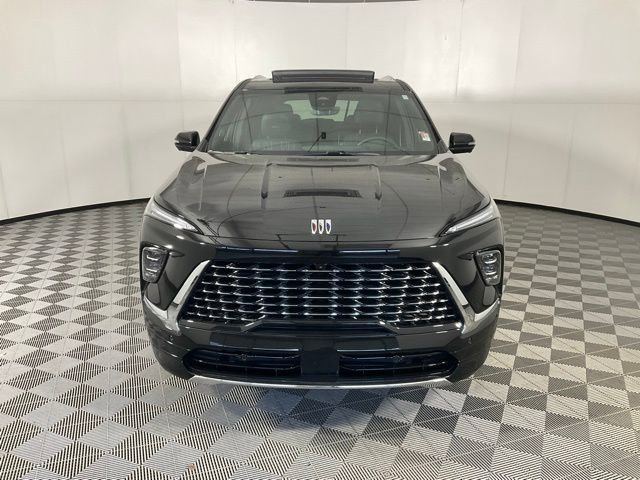 Used 2025 Buick Enclave Avenir w/ Super Cruise Package image 2