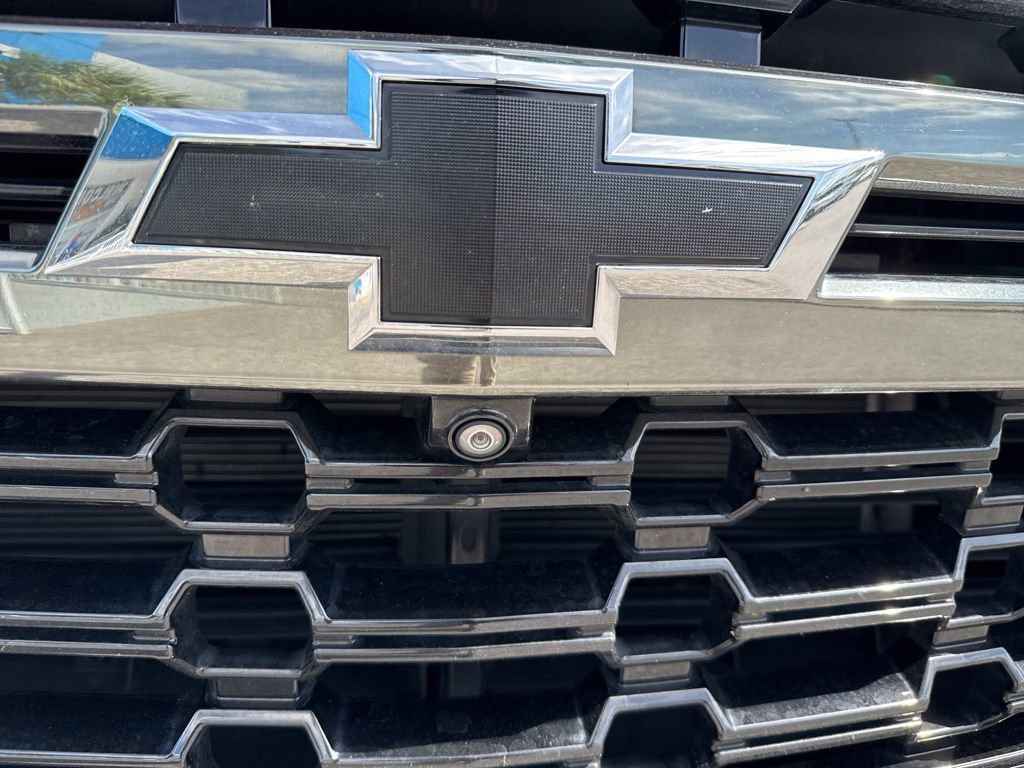 Used 2022 Chevrolet Tahoe Z71 w/ Luxury Package AWD/4WD image 6