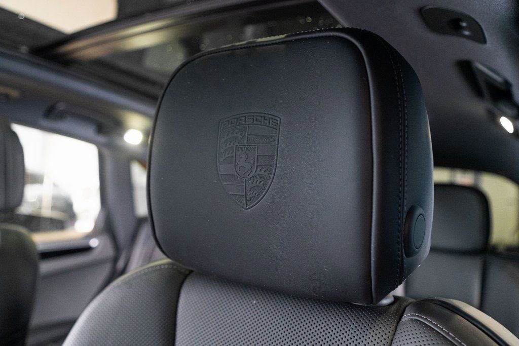 New 2026 Porsche Macan AWD/4WD image 6