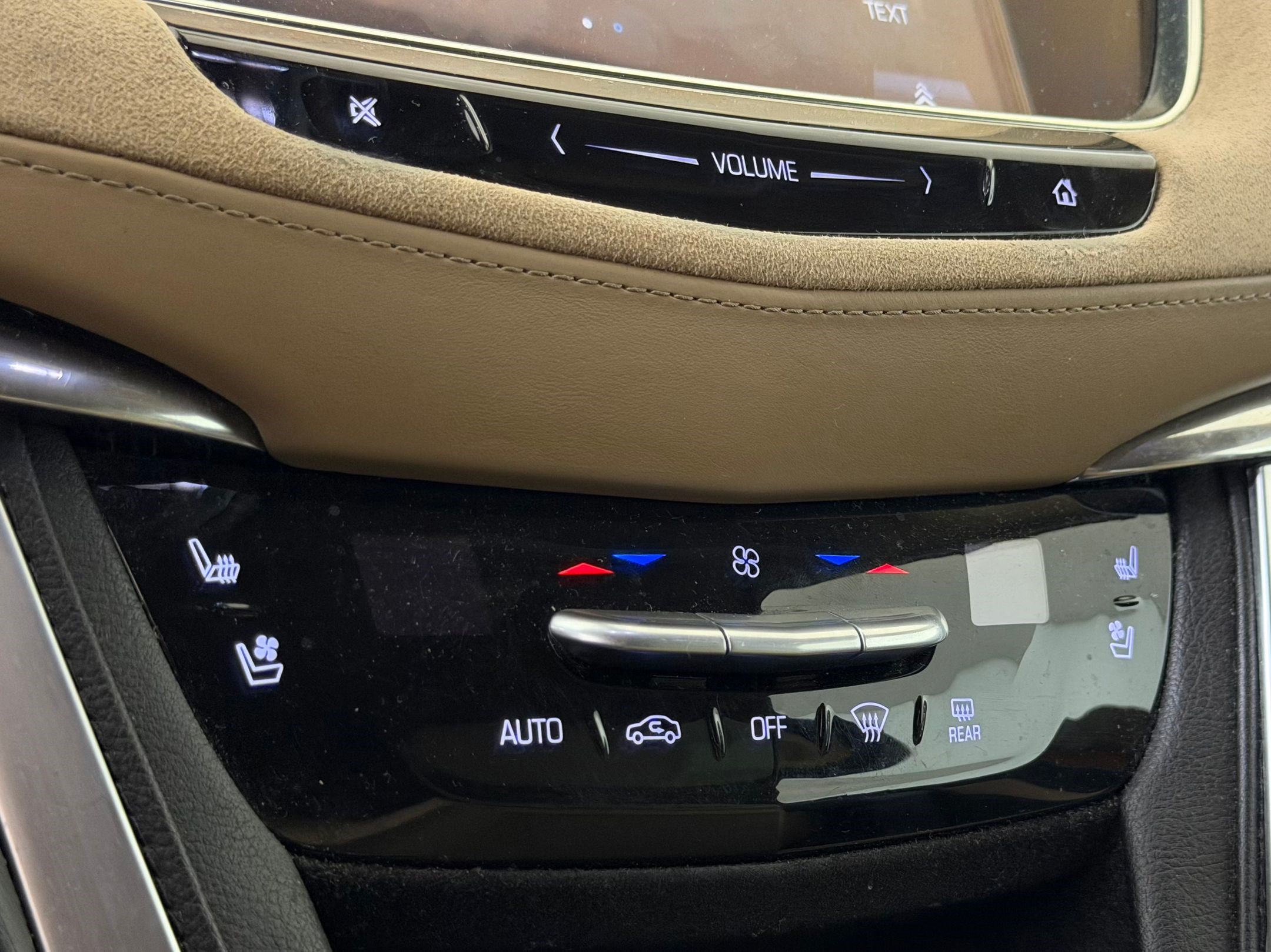 Used 2017 Cadillac XT5 Platinum AWD/4WD image 18