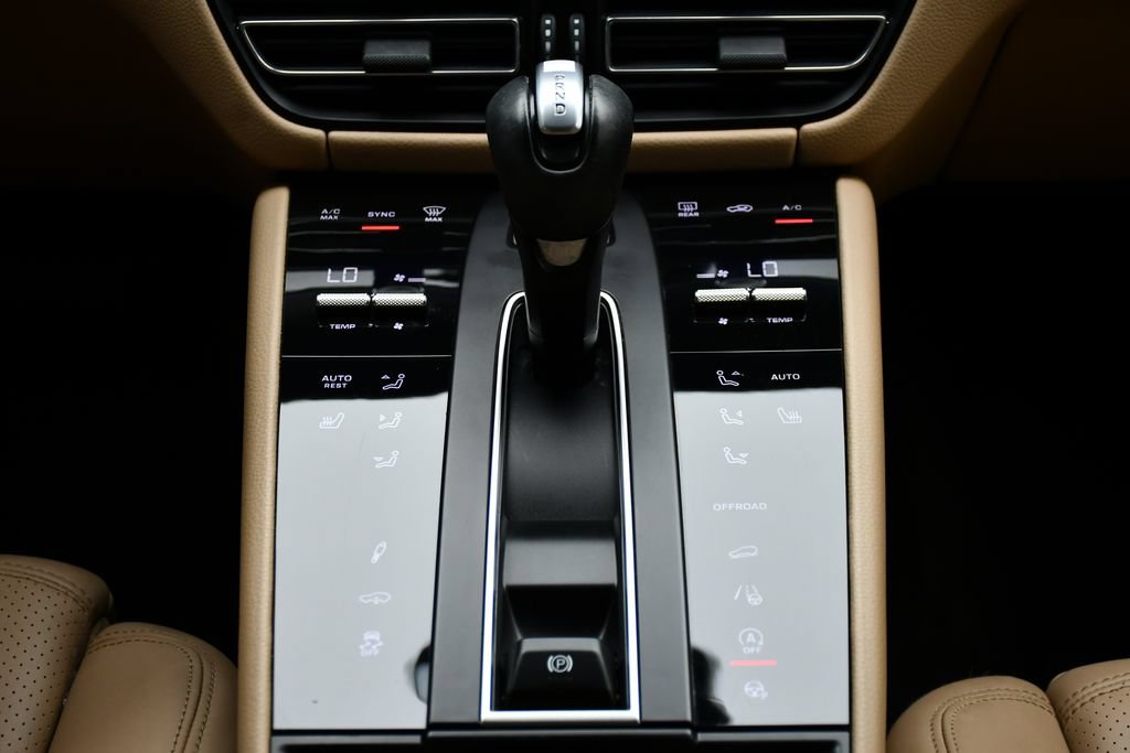 Certified 2023 Porsche Macan S AWD/4WD image 28
