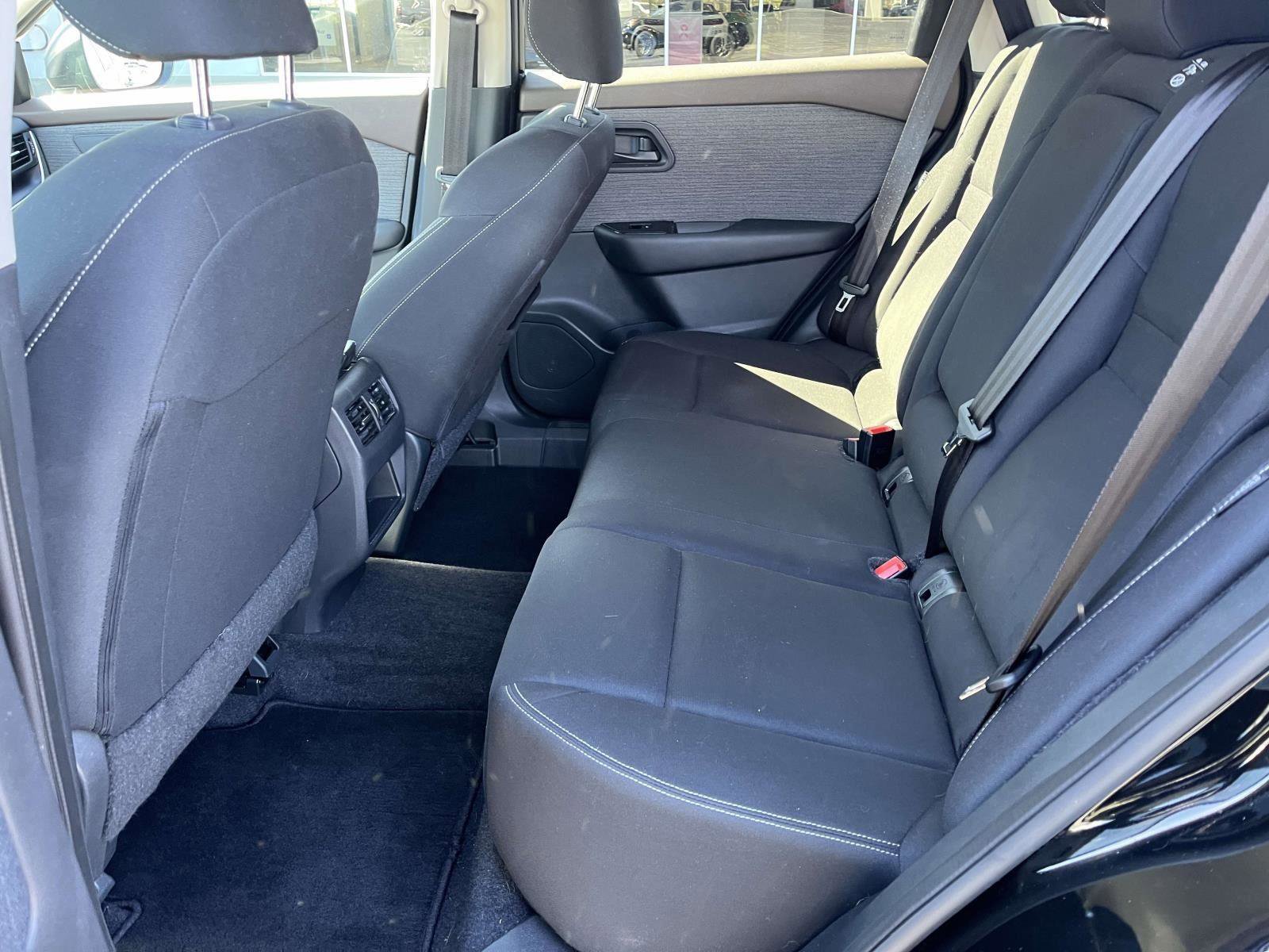 Used 2023 Nissan Rogue S image 12