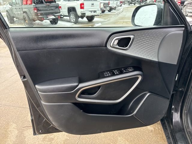 Used 2022 Kia Soul LX image 21