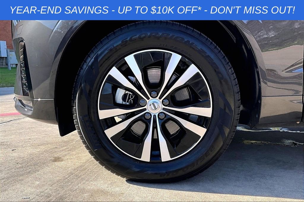 Used 2025 Volvo XC60 B5 Core w/ Protection Package Premier image 11