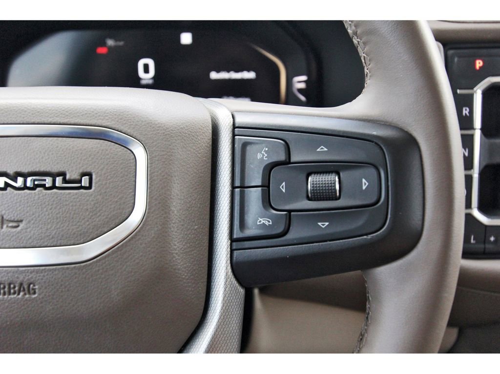 Used 2023 GMC Yukon XL Denali image 17