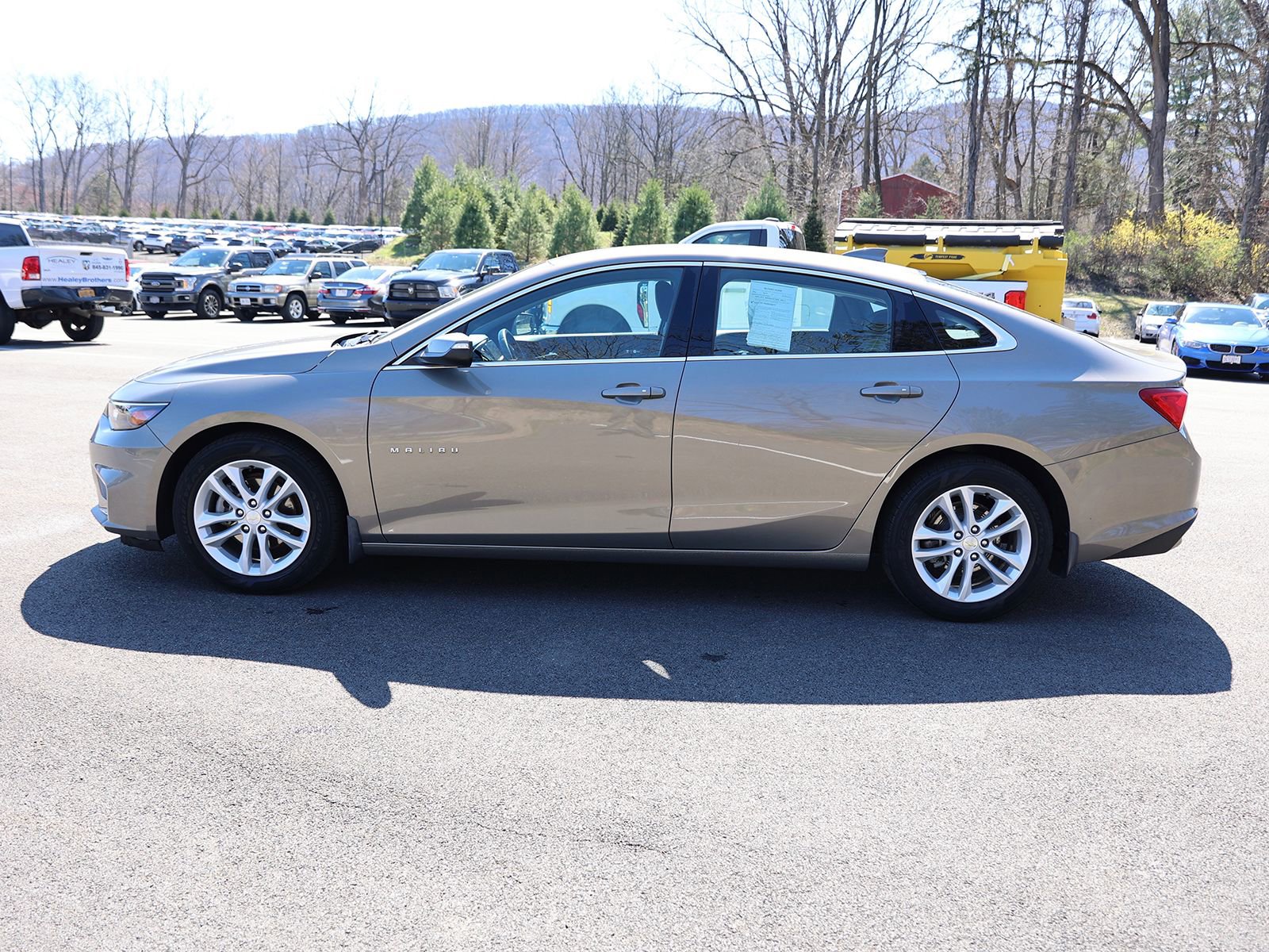 Used 2017 Chevrolet Malibu LT image 4
