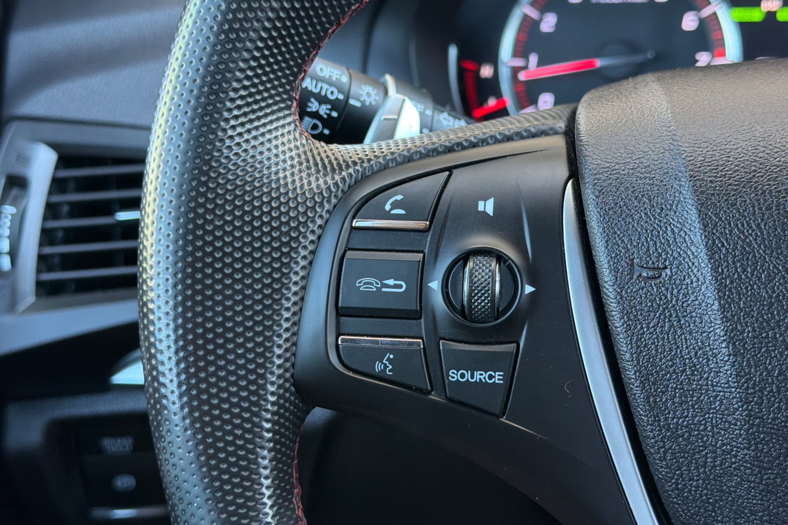 Used 2020 Acura MDX w/ Technology Package AWD/4WD image 30