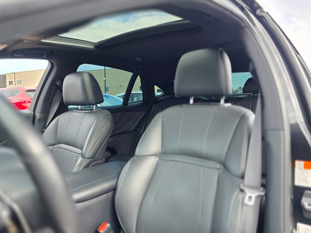 Used 2021 Lexus LS 500 w/ Accessory Package (Z1) RWD image 12