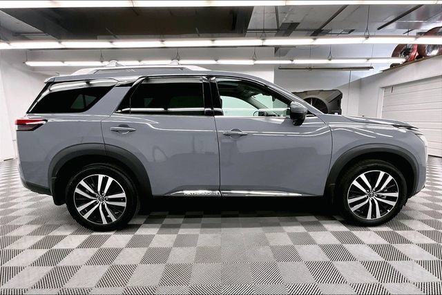 Used 2025 Nissan Pathfinder Platinum w/ Cargo Package FWD image 16