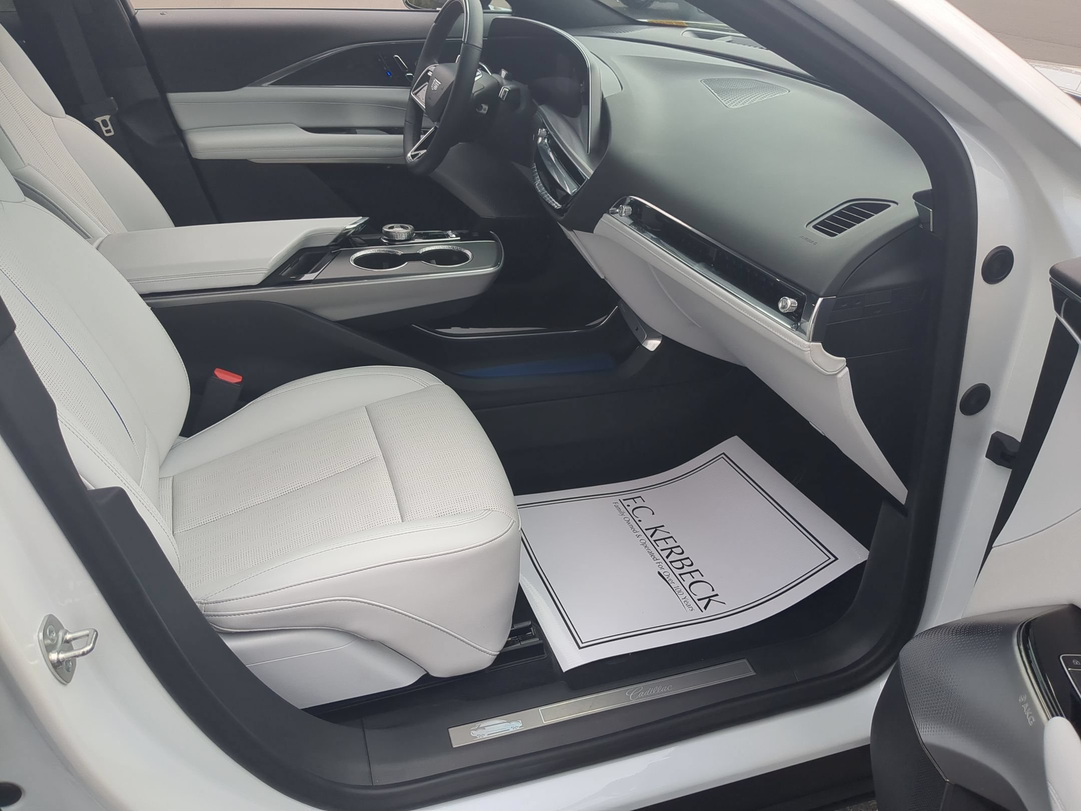 Certified 2024 Cadillac Lyriq Luxury RWD image 27