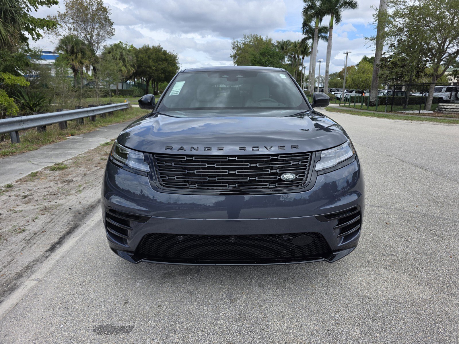 New 2026 Land Rover Range Rover Velar Dynamic SE image 8