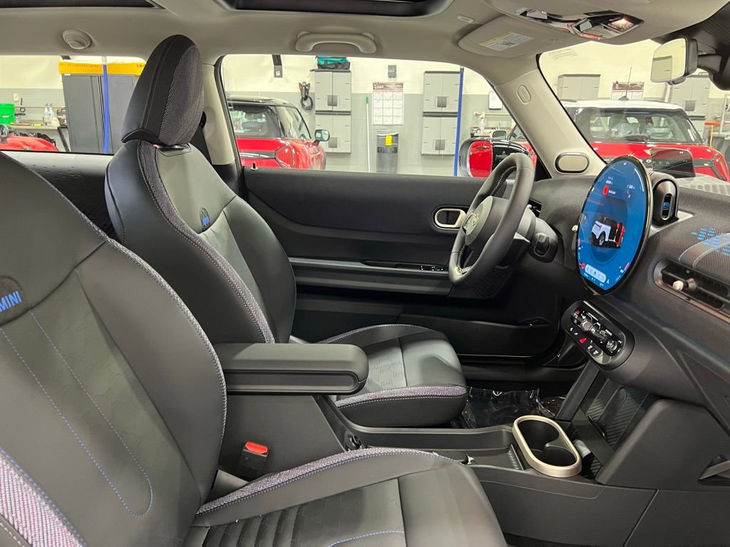 Certified 2025 MINI Cooper 2-Door Hardtop image 24
