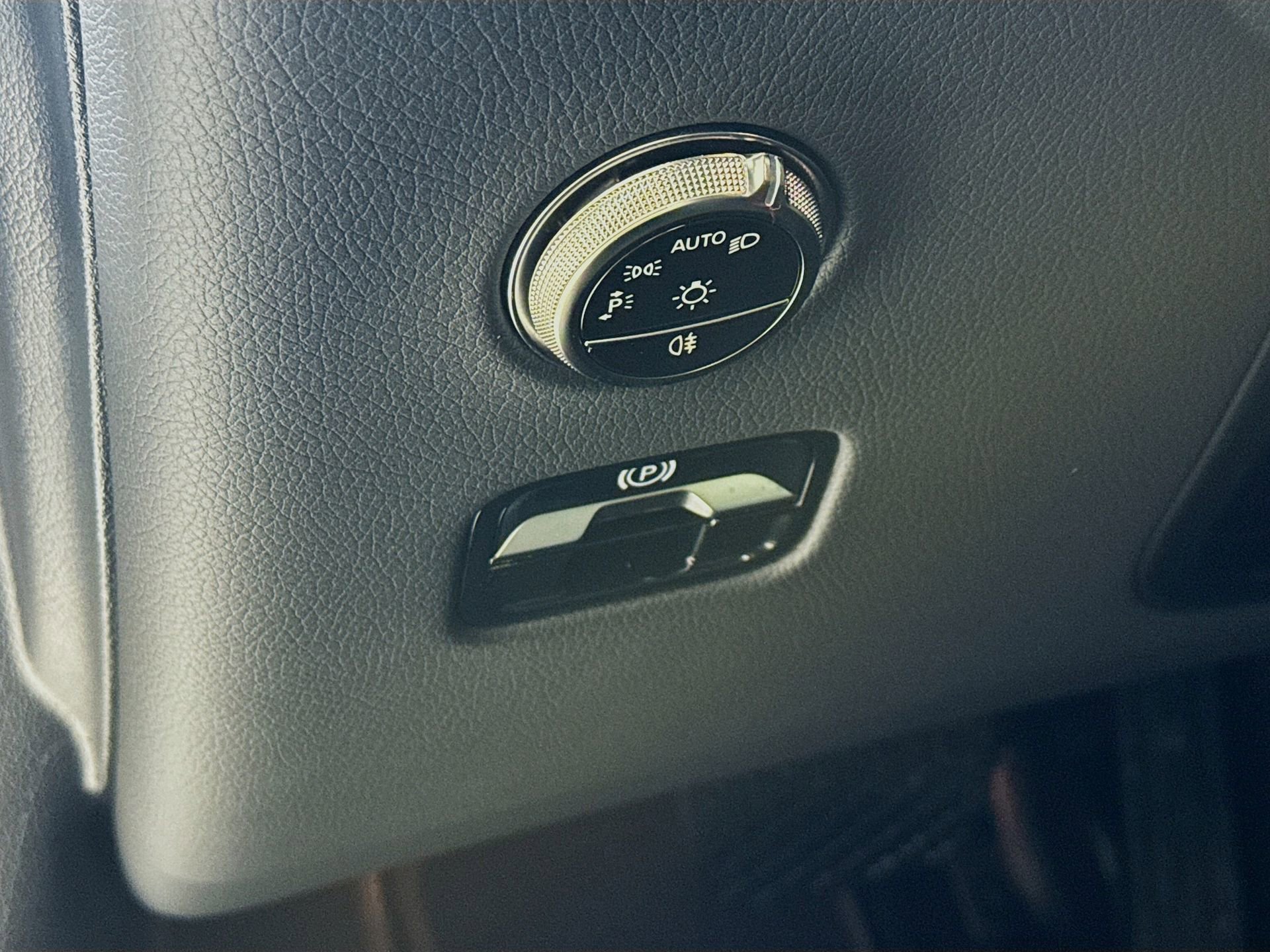 Certified 2025 Mercedes-Benz GLC 300 image 11