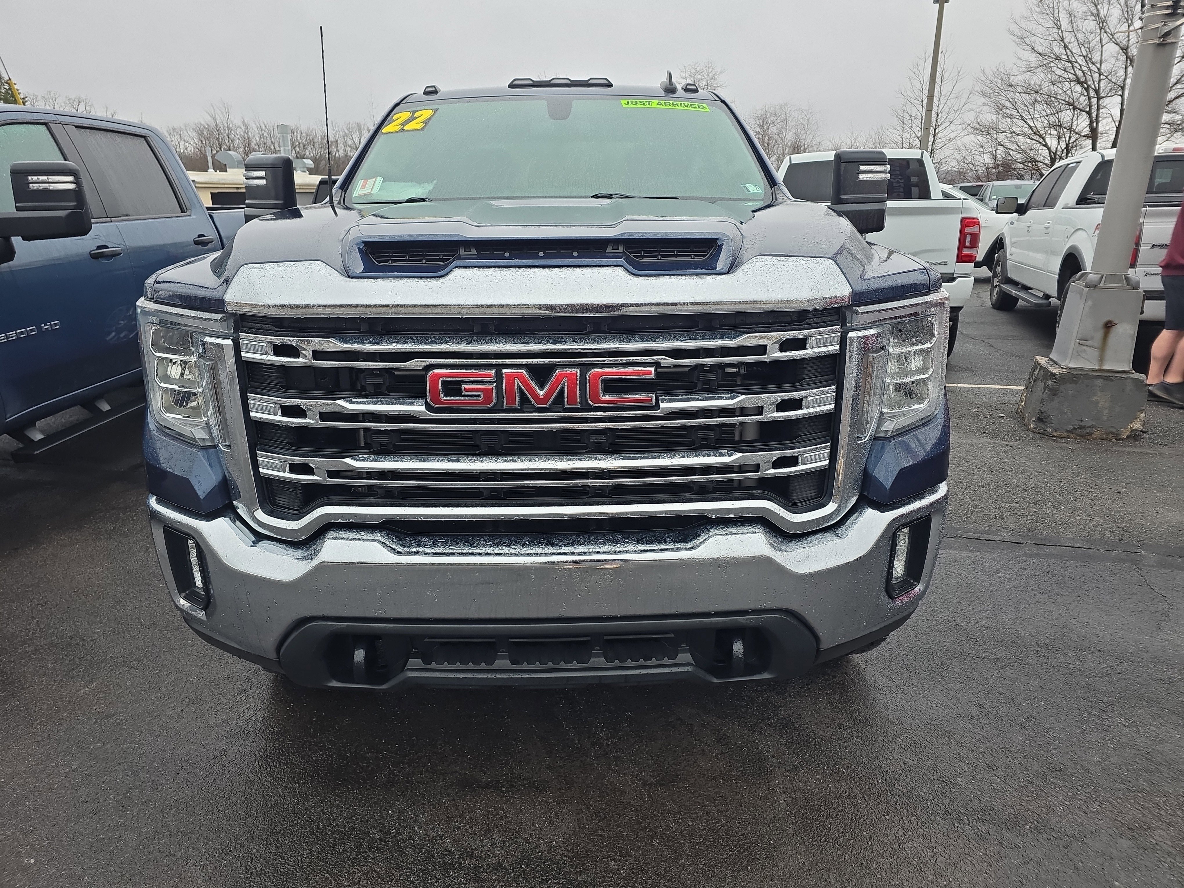 Used 2022 GMC Sierra 2500 SLE w/ SLE Value Package; image 8