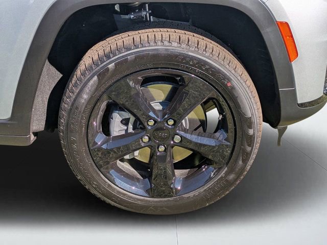 New 2025 Jeep Grand Cherokee L Limited w/ Black Appearance Package image 9