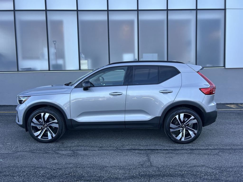 Certified 2025 Volvo XC40 B5 Ultra w/ Protection Package Premier image 5