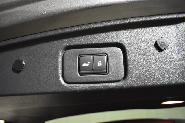 Used 2022 Nissan Pathfinder SV w/ SV Premium Package AWD/4WD image 31