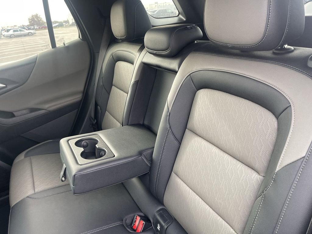 Used 2025 Chevrolet Equinox LT w/ Convenience Package II image 36