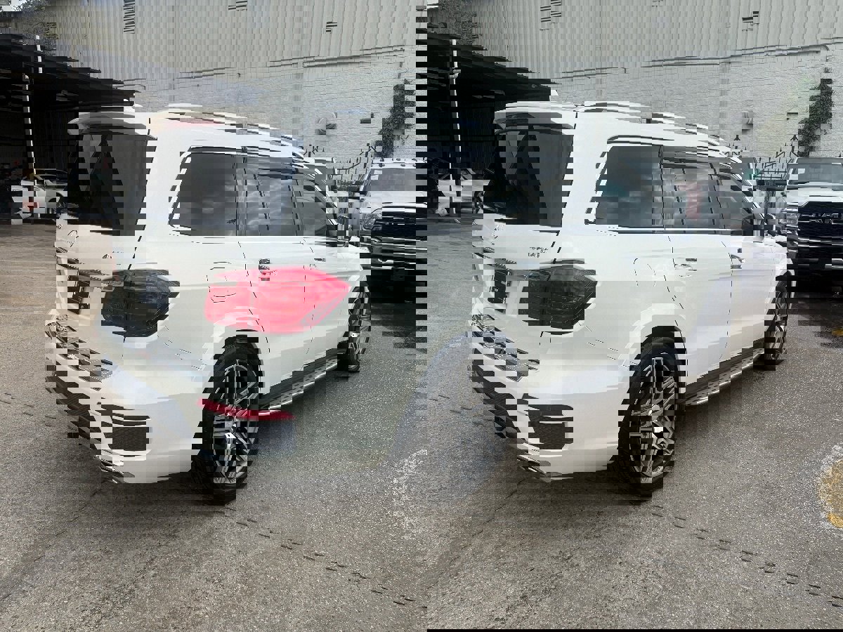 Used 2014 Mercedes-Benz GL 550 4MATIC image 4