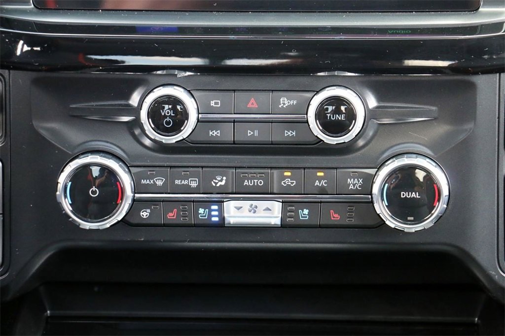 New 2026 Ford F250 Lariat w/ Black Appearance Package image 30