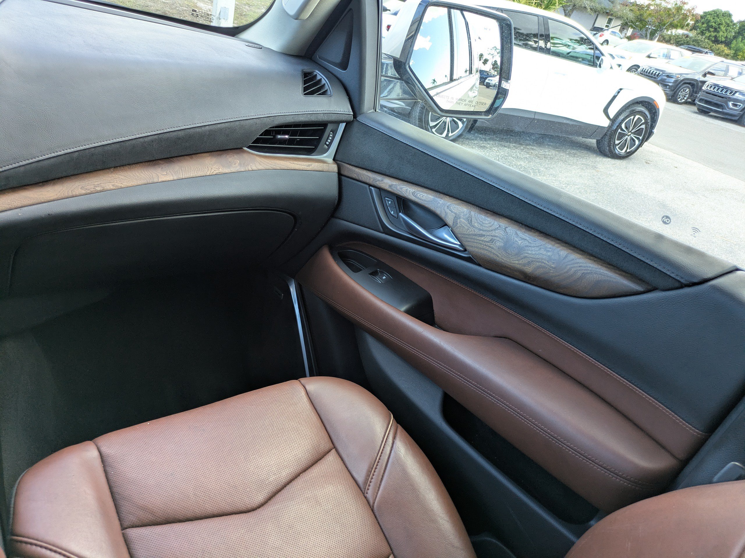 Used 2020 Cadillac Escalade ESV Premium Luxury AWD/4WD image 21