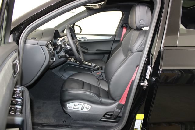 New 2026 Porsche Macan AWD/4WD image 5