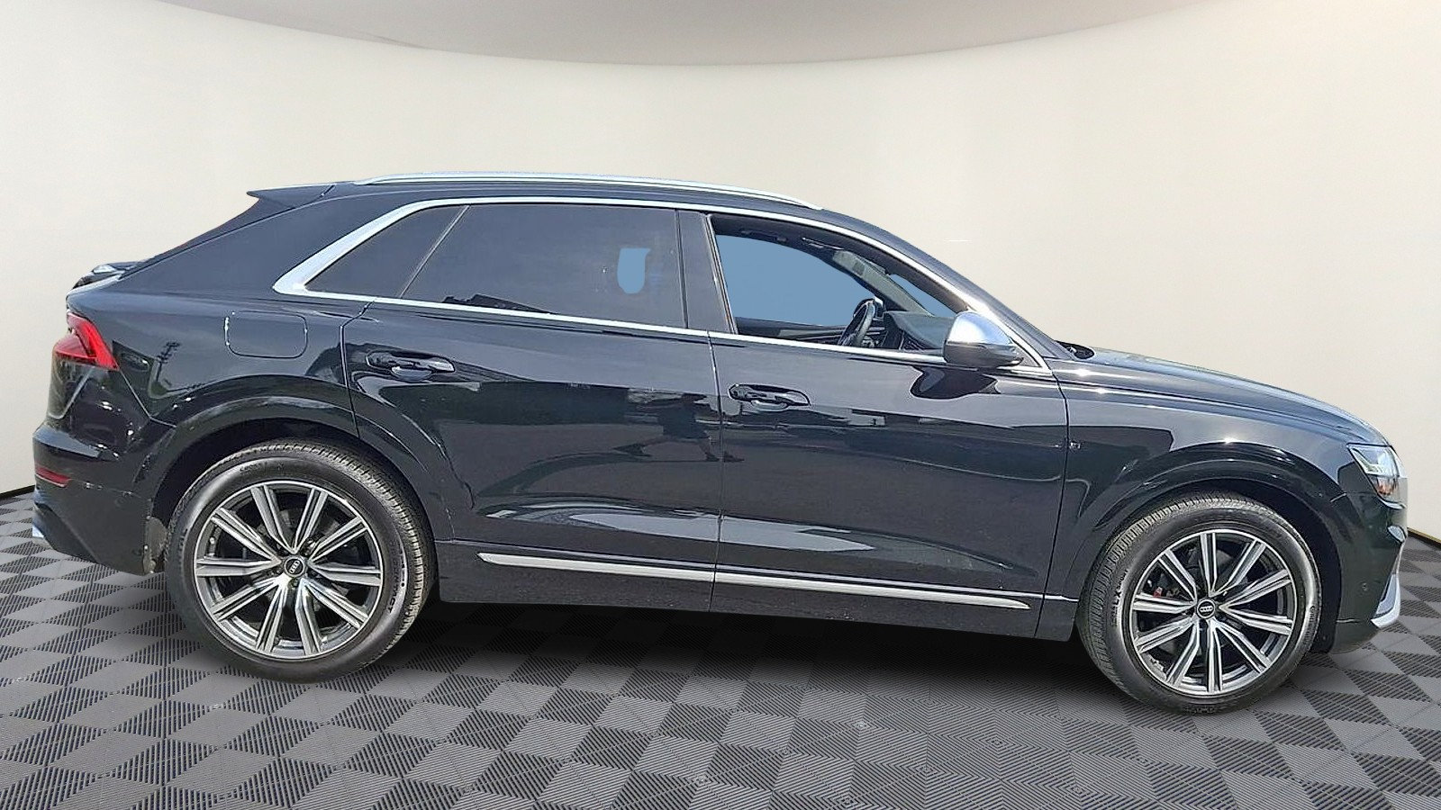 Used 2023 Audi SQ8 Prestige AWD/4WD image 9