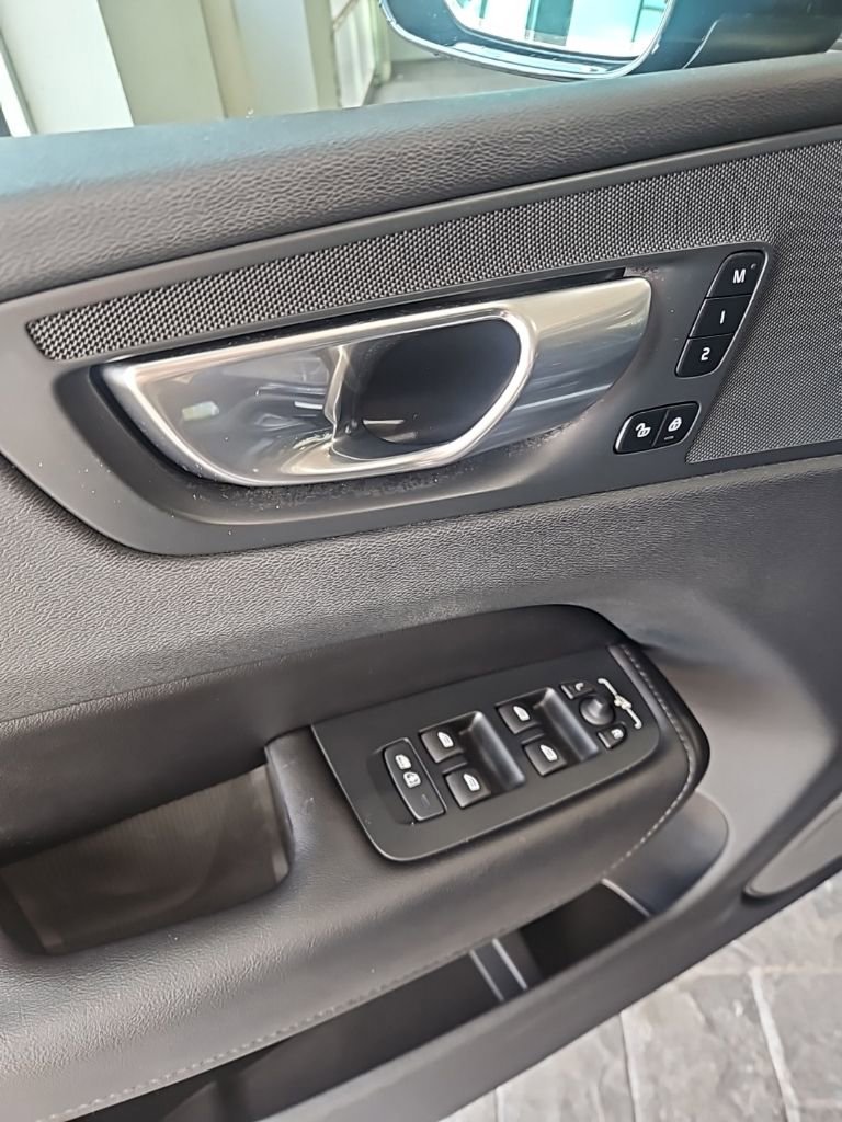 Used 2023 Volvo XC60 B5 Plus FWD image 26