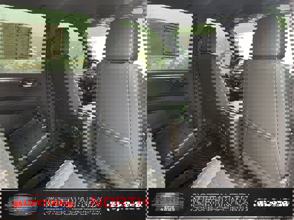 Used 2025 Chevrolet Suburban Premier image 25