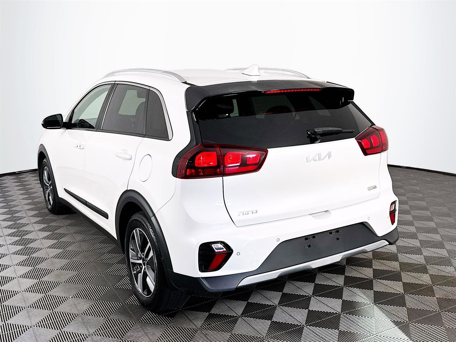 Certified 2022 Kia Niro LXS image 5