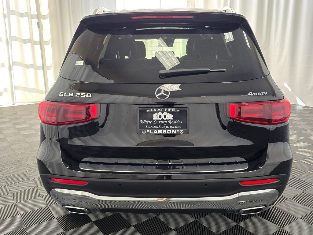 Used 2025 Mercedes-Benz GLB 250 4MATIC image 5