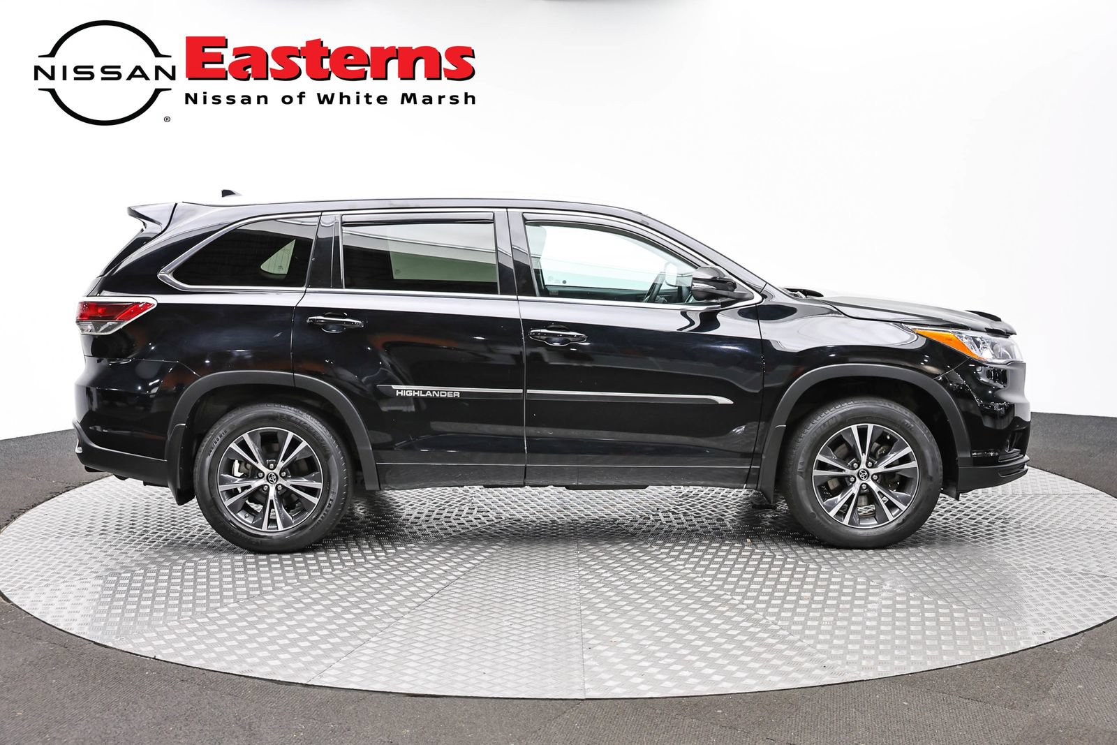 Used 2016 Toyota Highlander XLE AWD/4WD image 4
