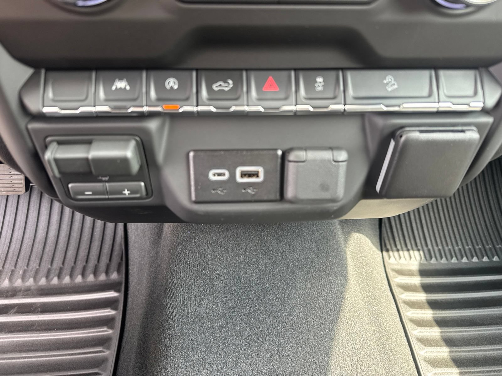 New 2026 Chevrolet Silverado 1500 Custom Trail Boss w/ Dark Appearance Package AWD/4WD image 26