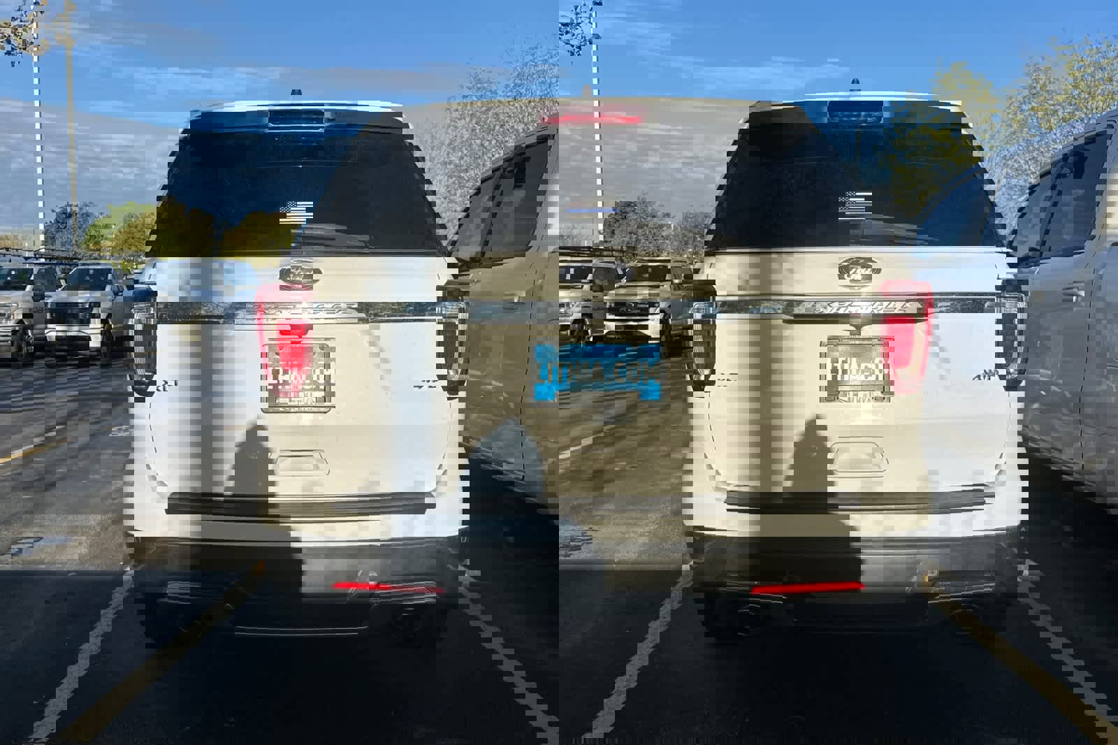 Used 2018 Ford Explorer XLT AWD/4WD image 5