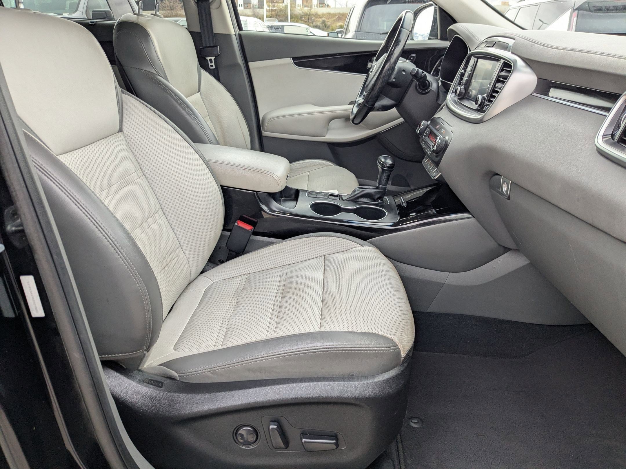 Used 2019 Kia Sorento SX w/ SX Touring Package image 18