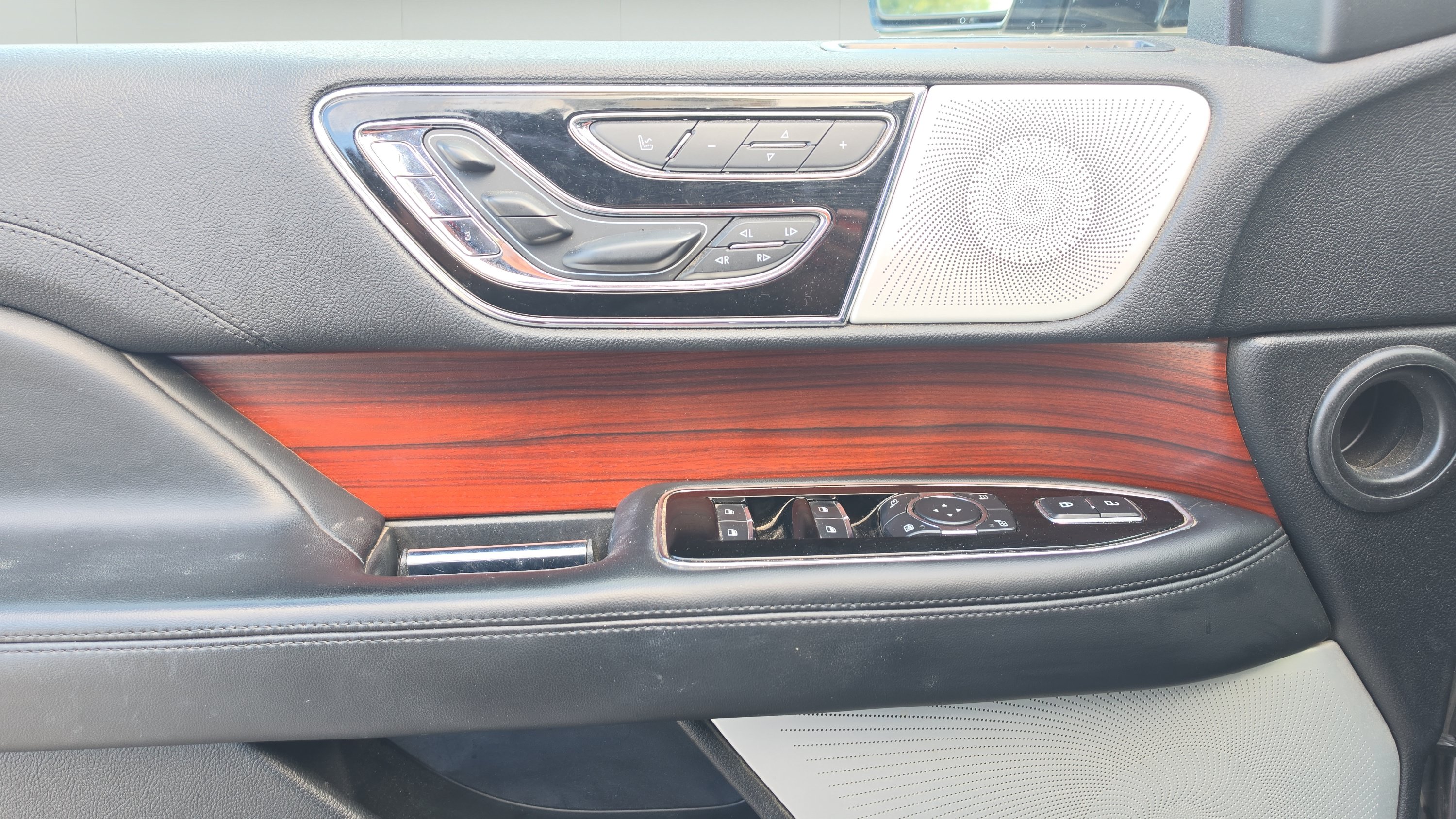 Used 2021 Lincoln Navigator Reserve w/ Luxury Package AWD/4WD image 10