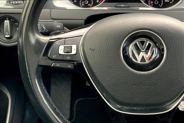 Used 2019 Volkswagen Golf SE FWD image 16
