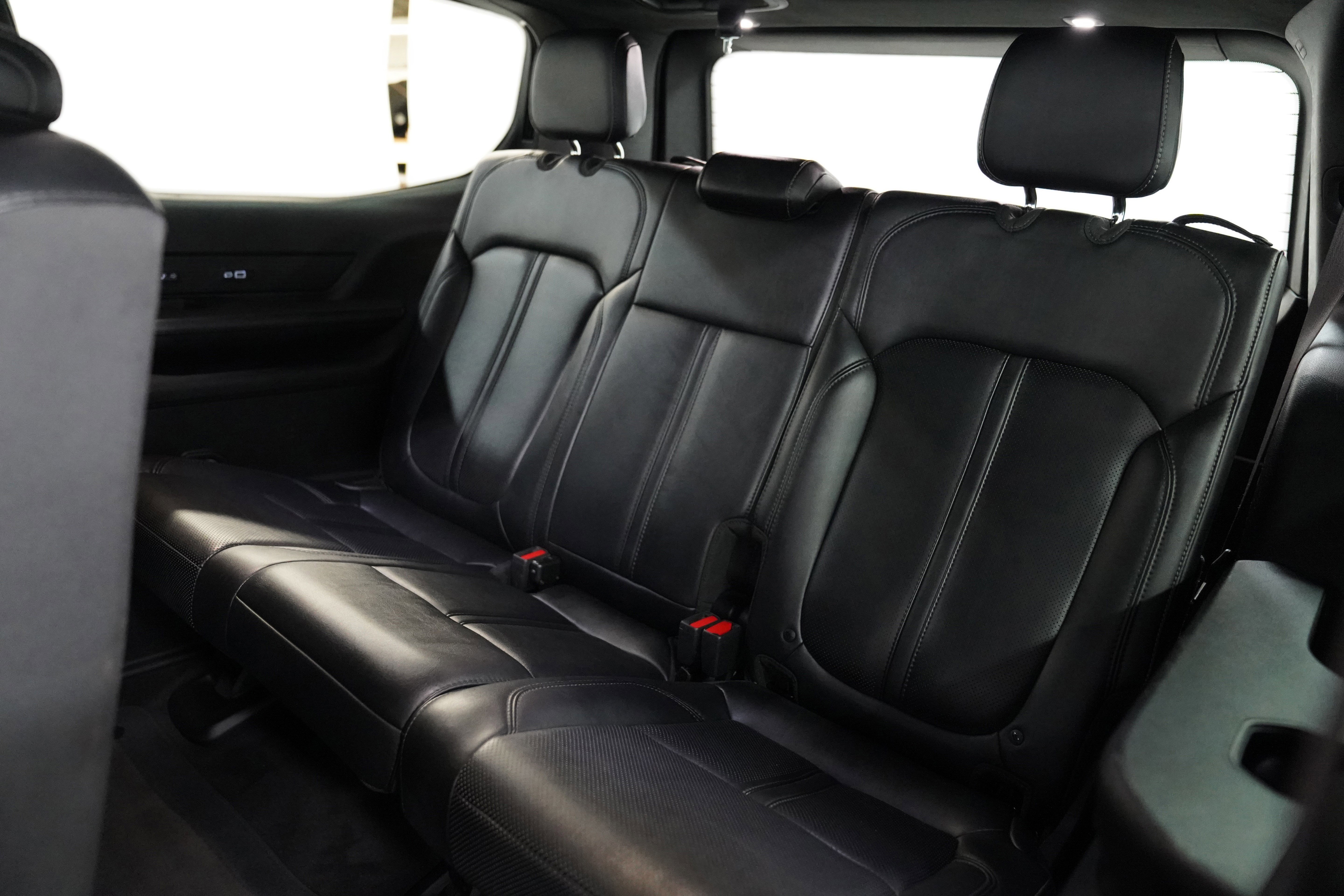 Used 2023 Jeep Wagoneer Series III w/ Preferred Equipment Group image 7