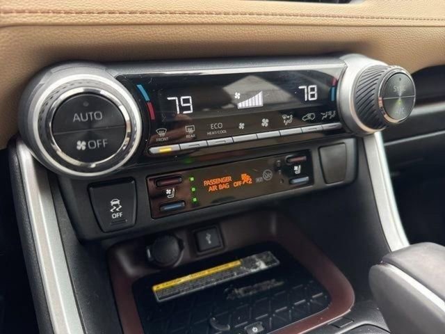 Used 2021 Toyota RAV4 Limited image 25