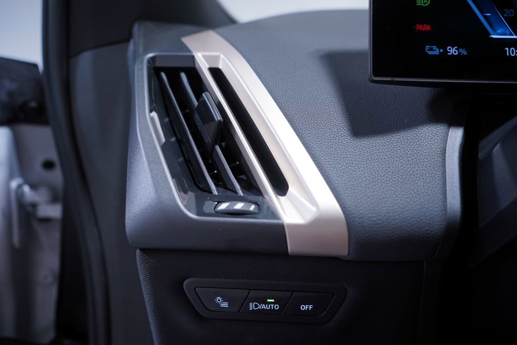 Used 2026 BMW iX xDrive60 image 17