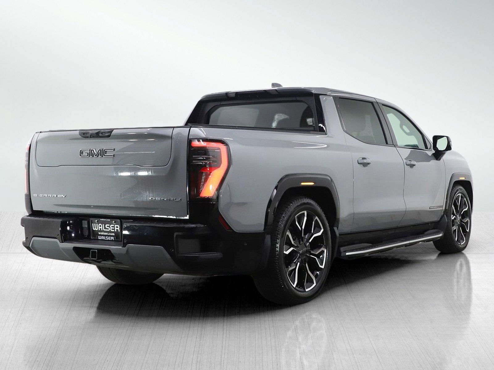 Used 2025 GMC Sierra EV Denali image 5