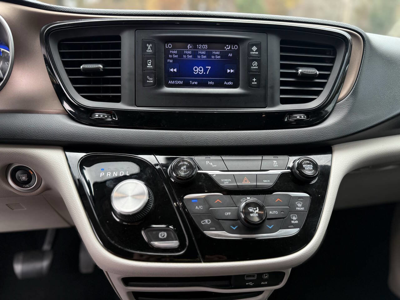 Used 2017 Chrysler Pacifica Touring-L image 31